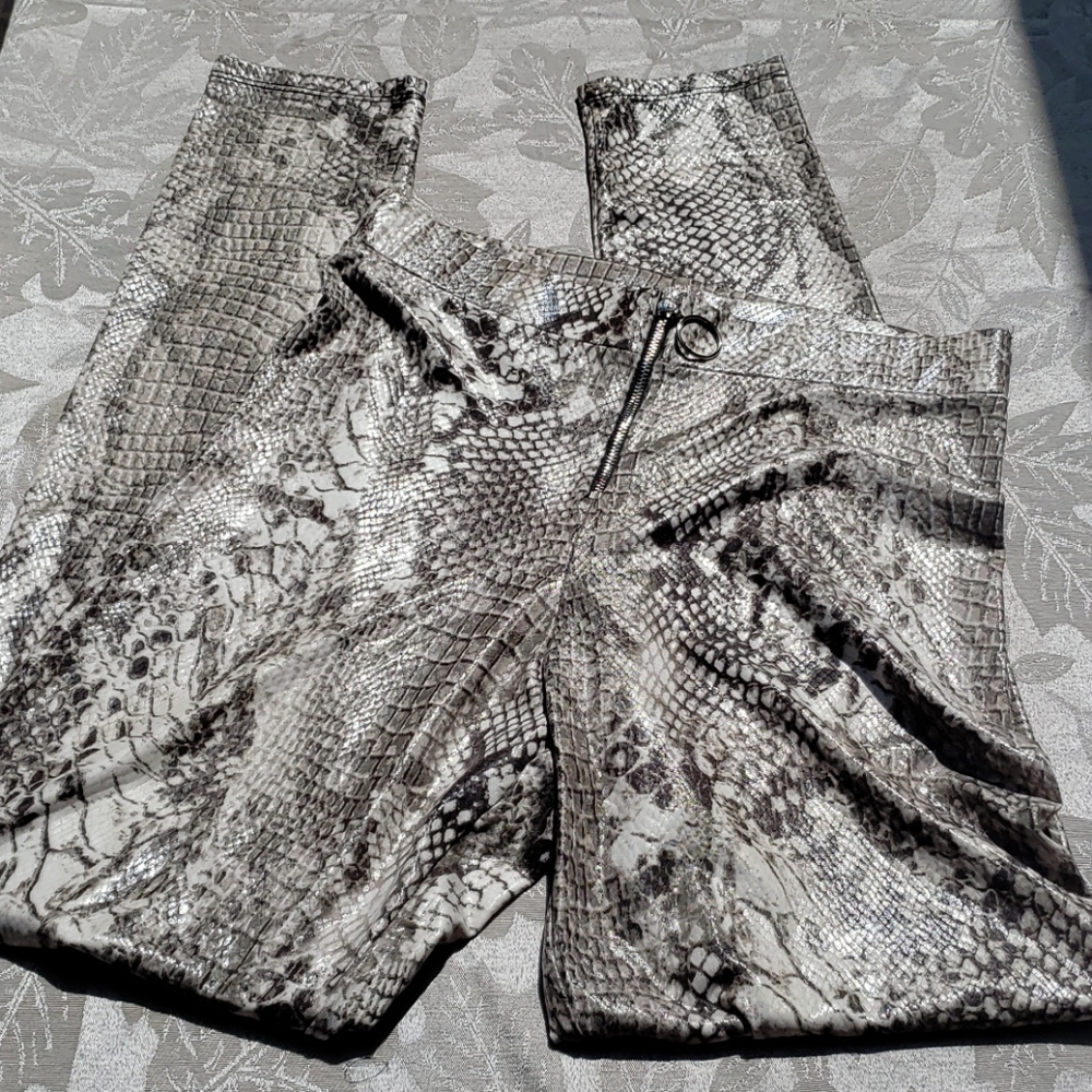 ❤5for25 Privy brand faux snake skin pants